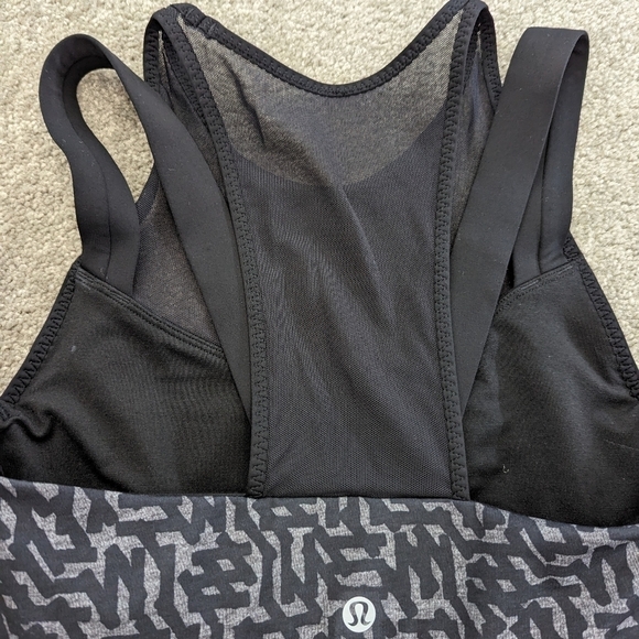LULULEMON running in the city sheer detailed black tank top size 4 - Picture 10 of 14
